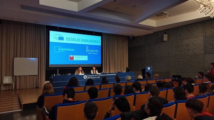 La eurodiputada Laura Ballarín preside el acto sobre Escuelas Embajadoras del Parlamento Europeo en la Facultad de Comunicación de Blanquerna-URL.