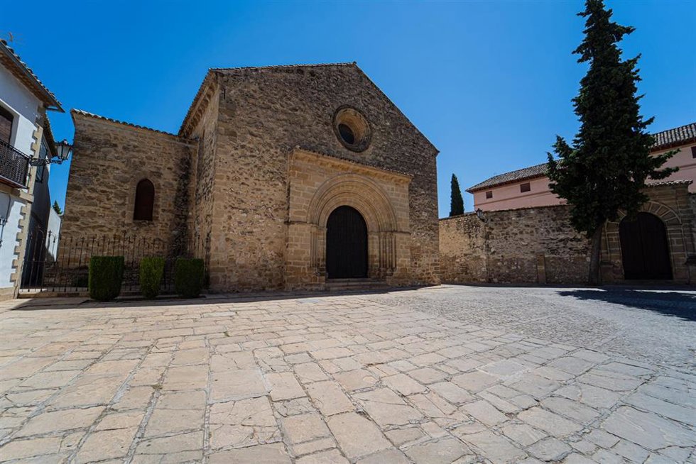 Archivo - Plaza de Santa Cruz de Baeza, uno de los municipios turísticos de Jaén.