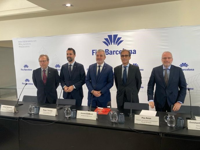 (I-D) Josep Santacreu, Roger Torrent, Jaume Collboni, Pau Relat Y Constantí Serrallonga.