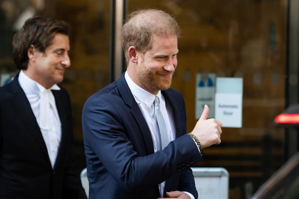 Archivo - Enrique de Inglaterra después de declarar en el caso del grupo Mirror 