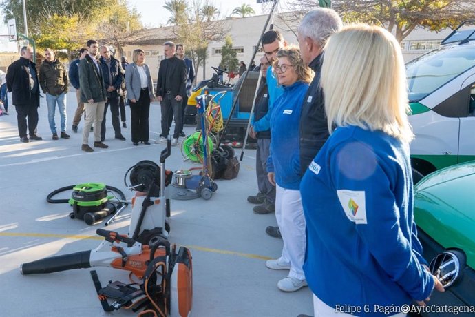 Presentación de la renovada flota de maquinaria y vehículos para la limpieza en colegios