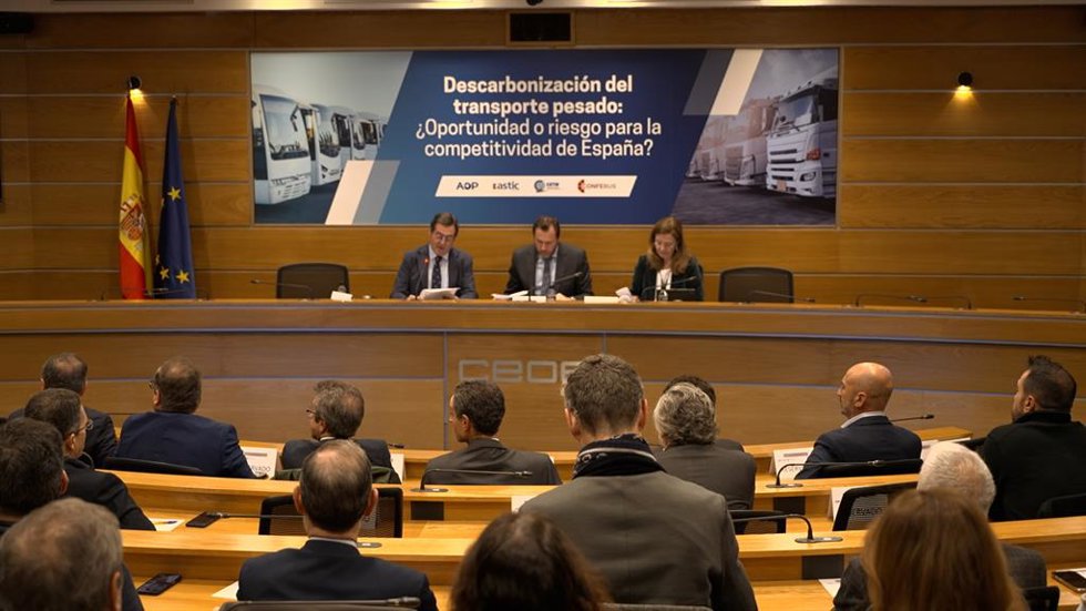 El sector del transporte pesado pide incluir los combustibles renovables en su d