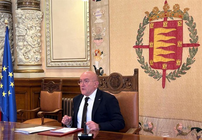 El alcalde de Valladolid, Jesús Julio Carnero.