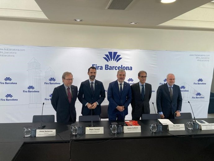 (I-D) Josep Santacreu, Roger Torrent, Jaume Collboni, Pau Relat Y Constantí Serrallonga.