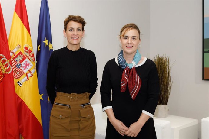 La presidenta del Gobierno de Navarra, María Chivite, con la nueva delegada del Gobierno en la Comunidad foral, Alicia Echeverría.