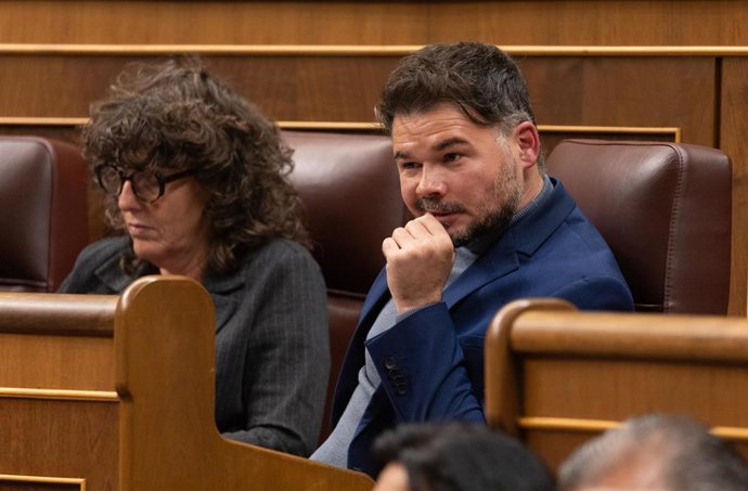 La diputada de ERC en el Congreso Teresa Jord y el portavoz de ERC en el Congreso, Gabriel Rufián.
