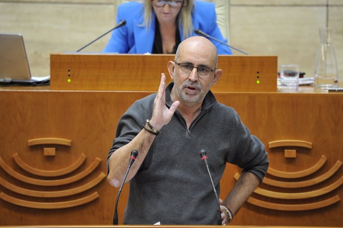 El diputado de Unidas por Extremadura José Antonio González Frutos en defensa de la enmienda de totalidad de su grupo a los PGEx 2024
