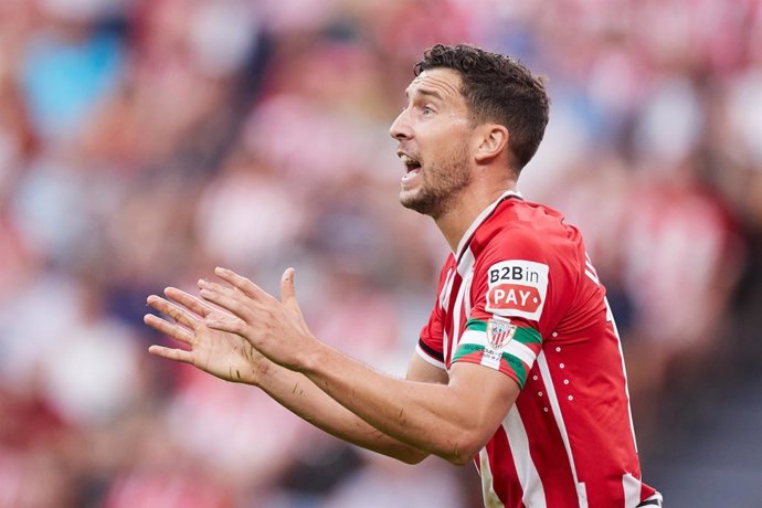 Archivo - El capitán del Athletic Club, Óscar de Marcos ante el Getafe en el duelo de LaLiga EA Sports 2023-2024, en San Mamés.