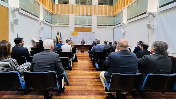 El delegado del Gobierno, José Luis Quintana, se reúne con responsables de áreas y departamentos de la Delegación del Gobierno