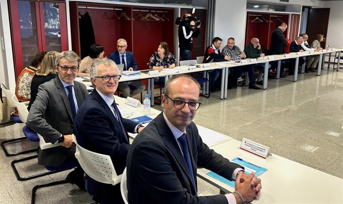 Los consejeros de Economía, Hacienda y Empresa, Luis Alberto Marín; de Salud, Juan José Pedreño; y de Educación, Formación Profesional y Empleo, Víctor Marín, durante la reunión de la Mesa General de Función Pública