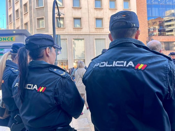 Agentes de Policía en la presentación de la campaña 'Comercio seguro' para Navidad
