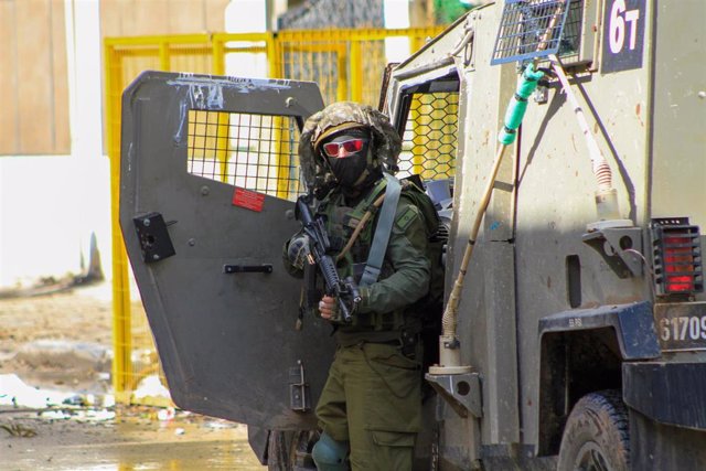 Un militar del Ejército de Israel durante una operación en la ciudad de Yenín, Cisjordania