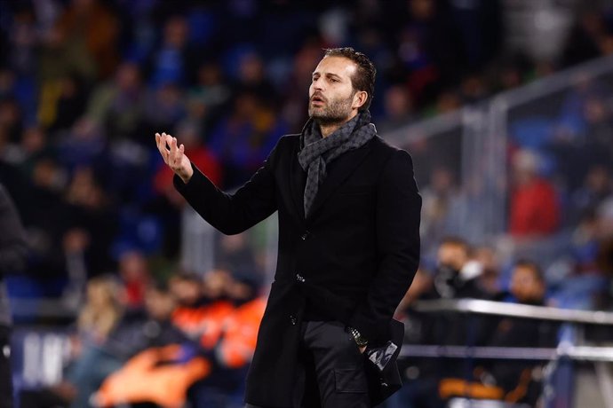 Ruben Baraja, head coach of Valencia, protests during the Sanish League, LaLiga EA Sports, football match played between Getafe CF and Valencia CF at Coliseum de Getafe on December 08, 2023, in Madrid, Spain.