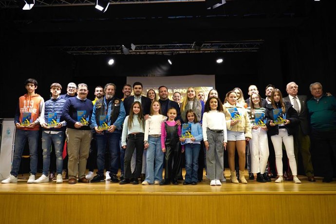 Foto grupal de los premiados en la V Gala del Deporte de La Algaba.