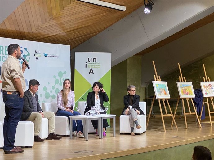 La UNIA presenta en Huelva  la exposición 'Mujeres de Ciencia' con retratos de tres referentes de la provincia.