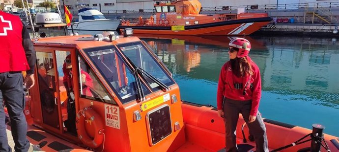 Cruz Roja presenta una nueva embarcación de salvamento marítimo