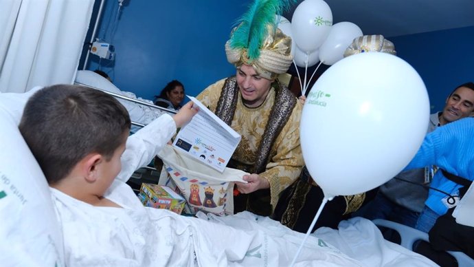 La 'Caravana de la Salud' del Club La Banda, en el Hospital Juan Ramón Jiménez de Huelva.