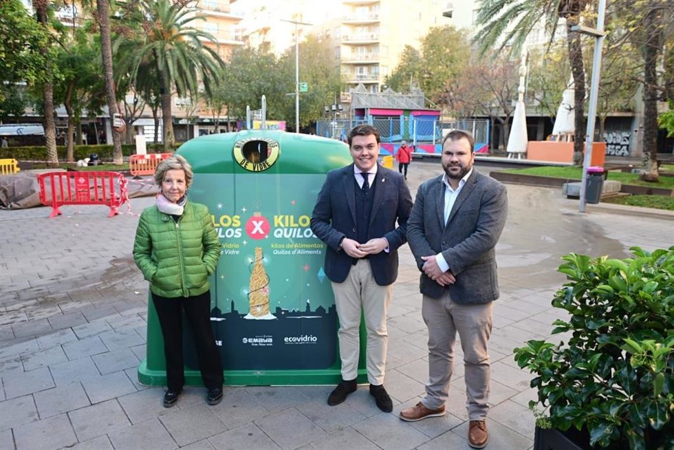 Uno de los contenedores solidarios de Ecovidrio instalados en la plaza París.