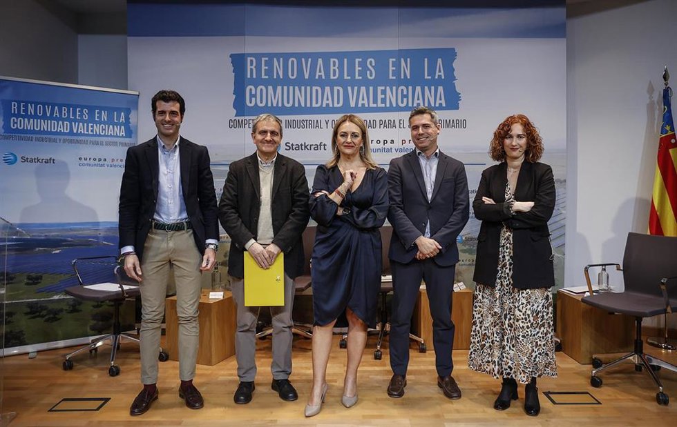 El responsable de Sostenibilidad y Medioambiente de Porcelanosa, Vicente Ripollés; el secretario general de AVA-Asaja, Juan Salvador Torres; la consellera Nuria Montes; el director general de Statkraft, José Miguel Ferrer 