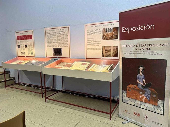 Exposición de documentos históricos en el Ayuntamiento de Portezuelo (Cáceres)