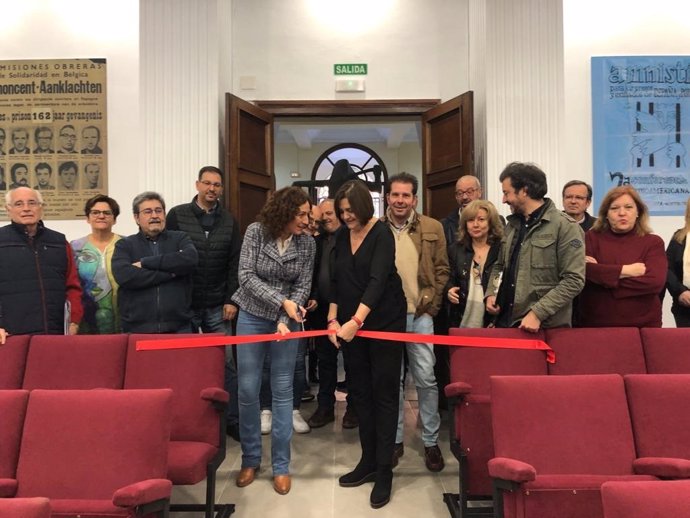 Nuria López y Marina Borrego inauguran la remodelación del salón de actos de CCOO en Córdoba.