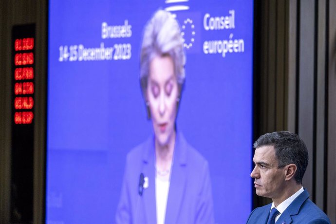 El presidente del Gobierno de España, Pedro Sánchez, durante una rueda de prensa conjunta, tras el Consejo Europeo, a 15 de diciembre de 2023, en Bruselas, (Bélgica). Durante la comparecencia, han informado de que los 27 miembros de la Unión Europeo alcan