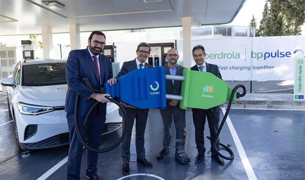 Presentación de los puntos de recarga Iberdrola bp en Los Barrios.