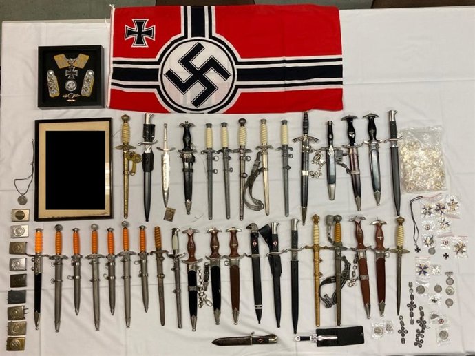 Archivo - Simbología nazi confiscada en Viena (Archivo)