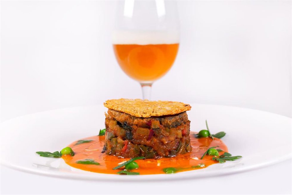 Milhojas de berenjena gratinada con pisto