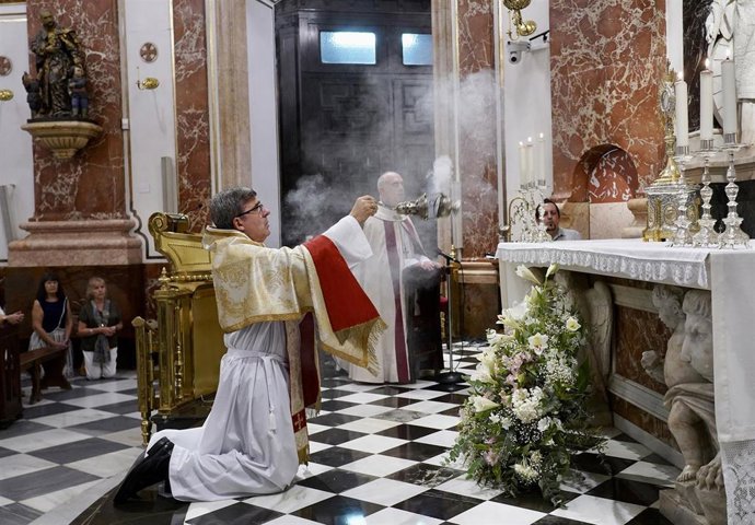 Archivo - El nuevo obispo de Santander, Arturo Ros