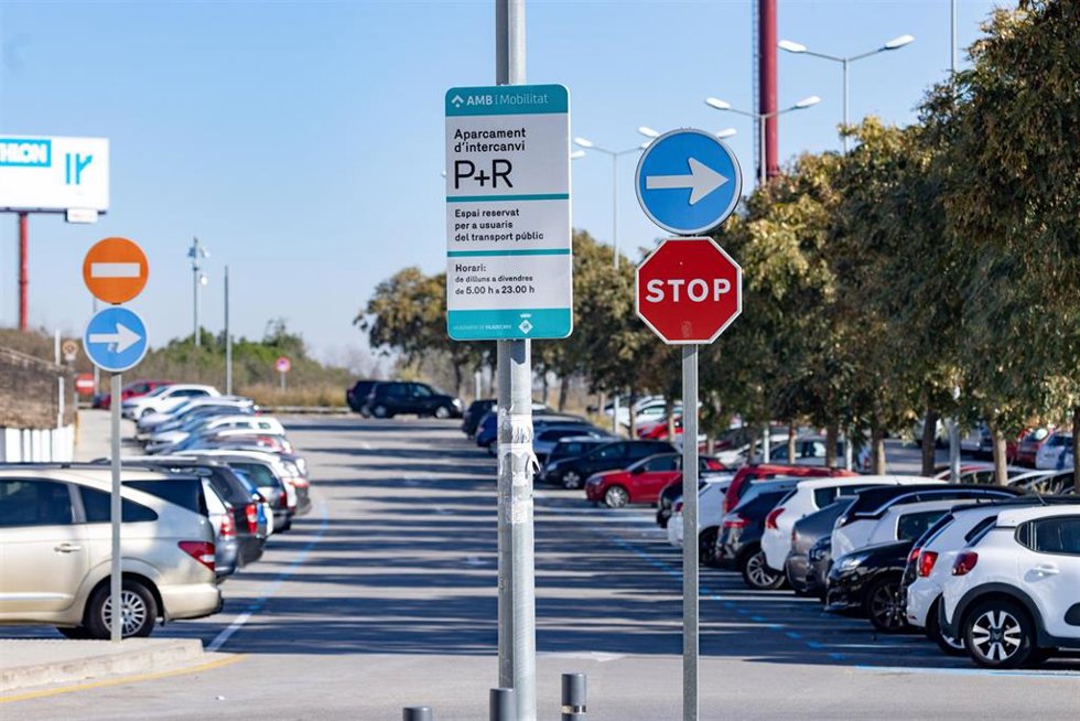Archivo - Un 'Park & Ride' en Viladecans (Barcelona)