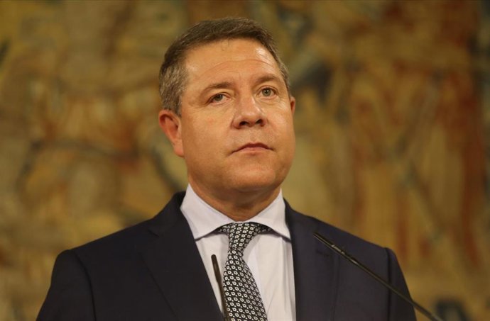 Archivo - El presidente de Castilla-La Mancha, Emiliano García-Page, durante una rueda de prensa junto a la presidenta de Ciudadanos (Cs) en el Palacio de Fuensalida, a 8 de septiembre de 2021, en Toledo, Castilla-La Mancha (España). Antes de esta cita,