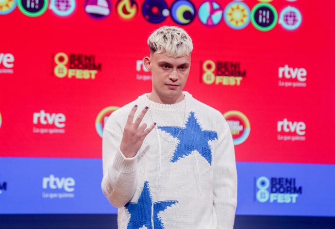 El cantante Almácor durante una rueda de prensa para presentar las canciones participantes del Benidorm Fest 2024.