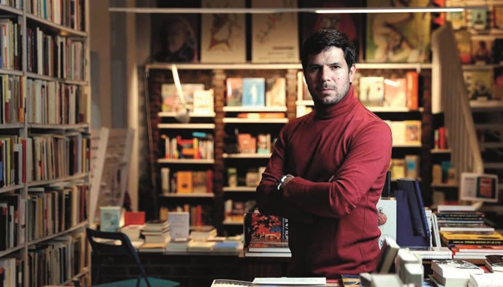 El escritor y periodista peruano Renato Cisneros presente su nueva novel 'El mundo que vimos arder'
