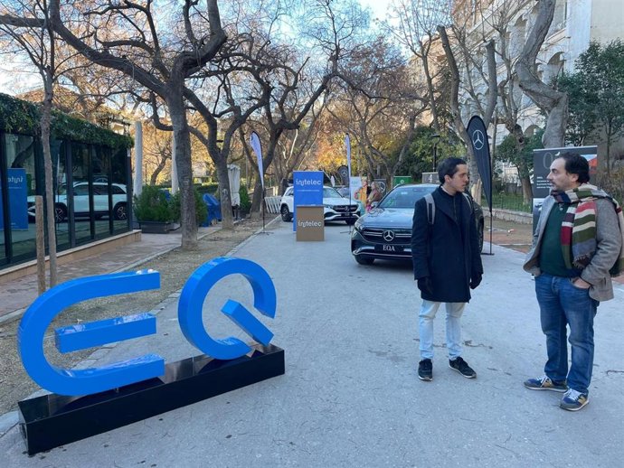 El concejal de Empleo, Juventud, Innovación y Ciudad Inteligente, Luis García Millán, ha inaugurado la Expo Jaén Green City en el Paseo de las Bicicletas del parque de la Concordia de la capital jiennense.