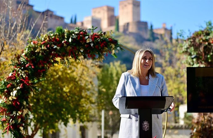 La alcaldesa de Granada, Marifrán Carazo, en una imagen de 27 de noviembre, presentando la programación navideña 2023-24 en el Palacio de los Córdova.