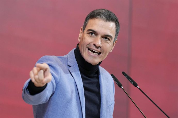 El secretario general del PSOE y presidente del Gobierno, Pedro Sánchez, interviene durante la inauguración de la Convención Política de los socialistas gallegos, en el Edificio Fontán de la Cidade da Cultura de Galicia, a 16 de diciembre de 2023, en Sa
