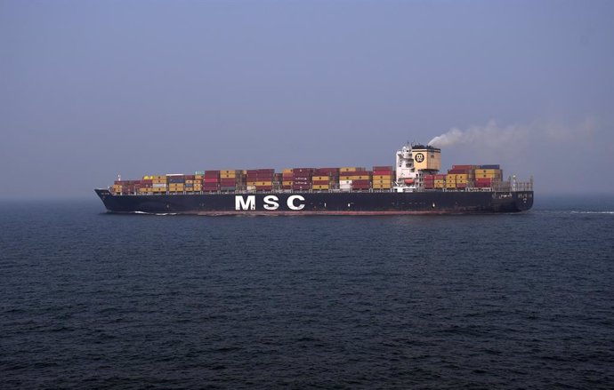 Archivo - November 3, 2023, Mumbai, India: Cargo vessel of Mediterranean Shipping Company (MSC) is seen carrying cargo on the water of Arabian sea in Mumbai.