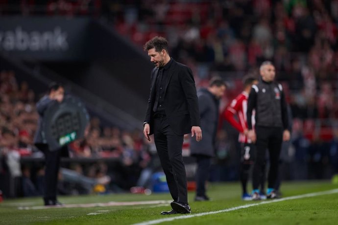 Diego Pablo 'Cholo' Simeone head coach of Atletico de Madrid reacts during the LaLiga EA Sports match between Athletic Club and Atletico de Madrid at San Mames on December 16, 2023, in Bilbao, Spain.