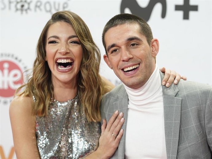La cantante Ana Guerra y el actor Víctor Elías posan durante la alfombra roja de la 29 edición de los Premios José María Forqué, en IFEMA MADRID Palacio Municipal, a 16 de diciembre de 2023, en Madrid (España)