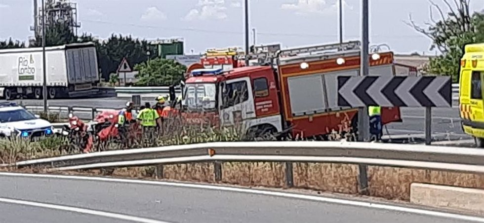 Archivo - Imagen de un accidente en la N-232 en Calahorra, en el que fallecieron dos personas