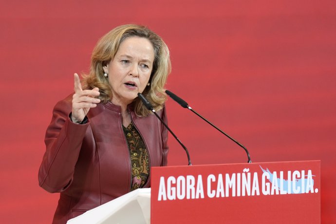 La vicepresidenta primera del Gobierno y ministra de Economía, Comercio y Empresa, Nadia Calviño, interviene durante la clausura de la Convención Política del PSdeG, en la Cidade da Cultura de Galicia, a 17 de diciembre de 2023, en Santiago de Compostel