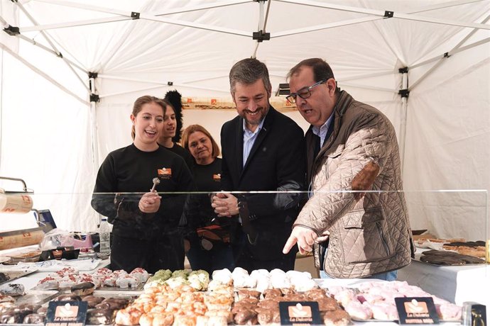 El consejero de Presidencia, Justicia y Administración Local de la Comunidad de Madrid, Miguel Ángel García, visita la Feria de la Palmerita de Morata de Tajuña.