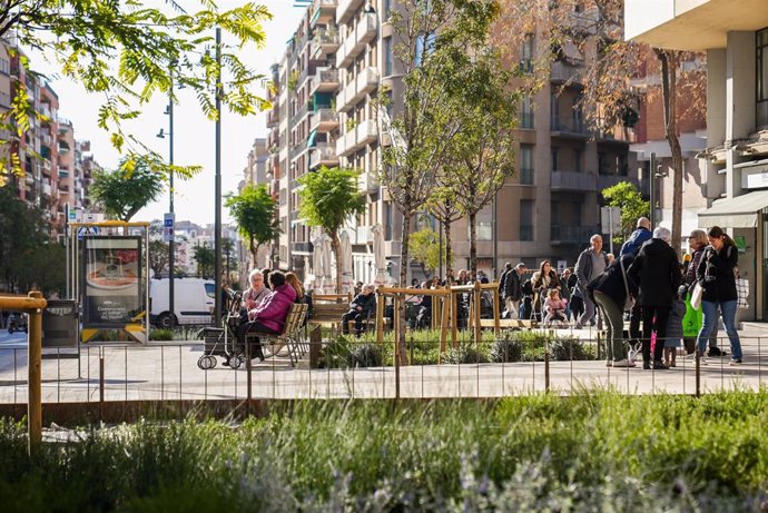 Imatge de la finalització de la transformació del carrer Pi i Margall de Barcelona