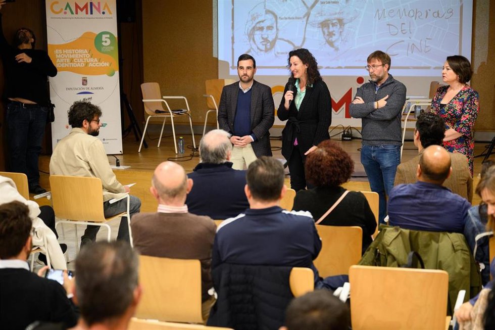 La alcaldesa de Almería, María del Mar Vázquez, en la inauguración de la muestra 'Memorias del Cine'.