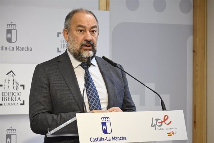 El rector de la UCLM, Julián Garde