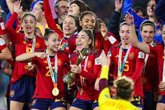 Foto: La FNMT estampa un sello de conmemoración del Mundial de la selección española femenina de fútbol