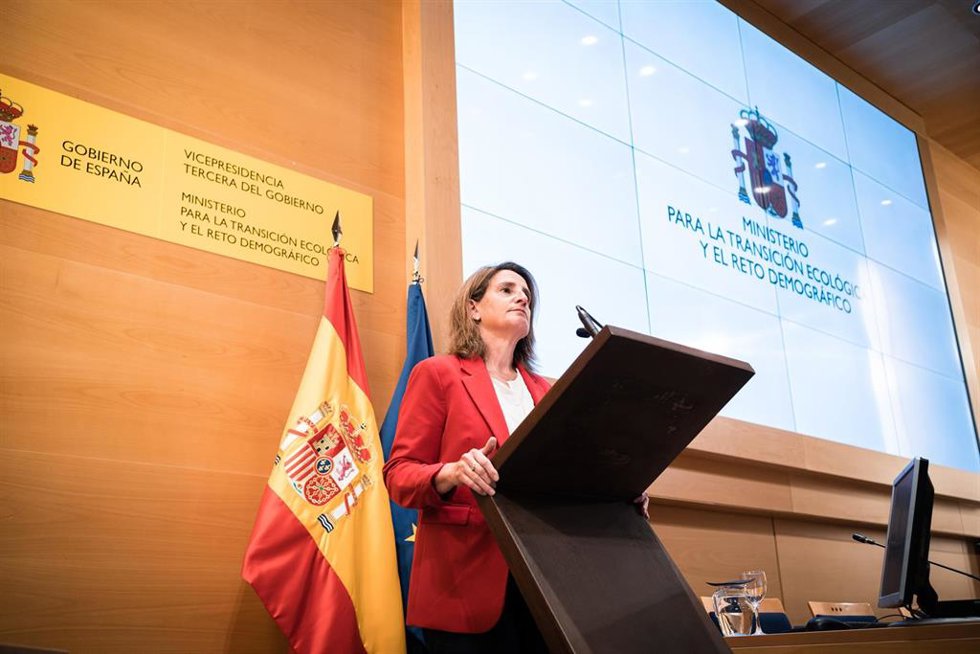 Archivo - La vicepresidenta y ministra para la Transición Ecológica y Reto Demográfico, Teresa Ribera, ofrece una rueda de prensa, en la sede del Ministerio, a 24 de abril de 2023, en Madrid (España). Durante la rueda de prensa, Teresa Ribera ha abordad