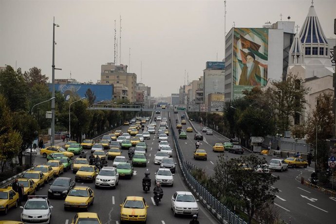 Archivo - Vista general de una calle en la capital de Irán, Teherán (archivo)