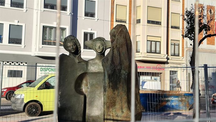 Comienzan en León los trabajos de conservación y mantenimiento del conjunto escultórico Las Tres Infantas .